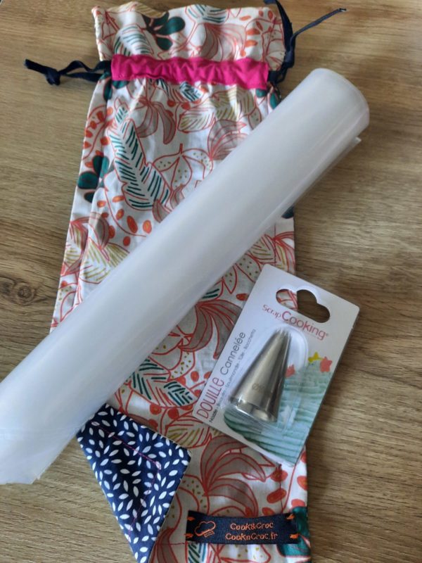 Kit poches à douille et douille cannelée